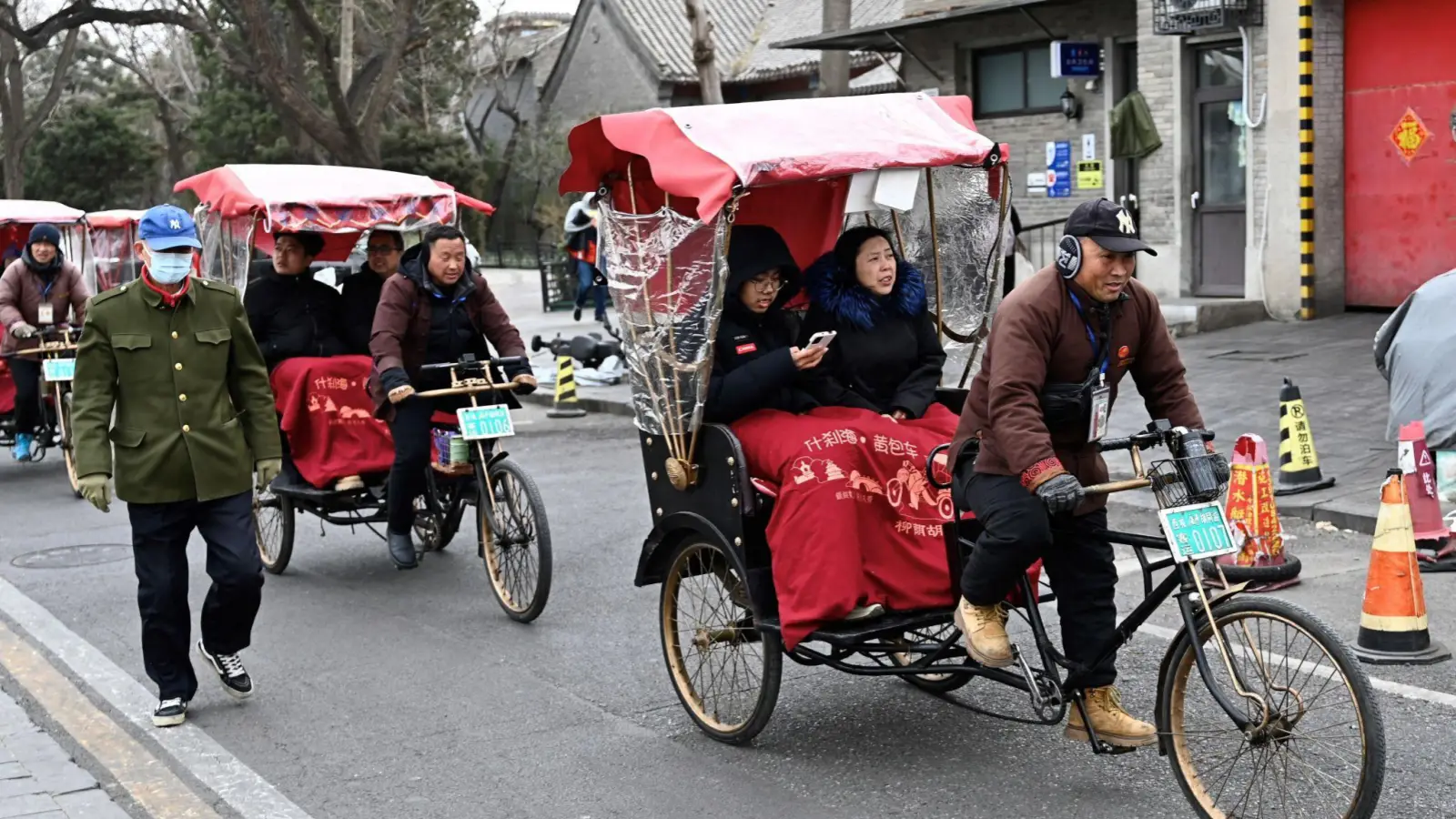 Beijing Hutong and Houhai cultural walking experience